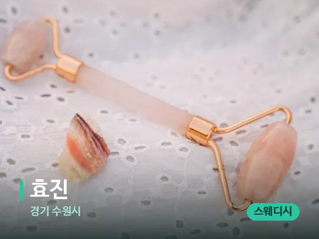 경기 수원시 효진 — 수건이 깔린 마사지 베드